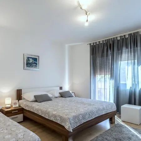 In Kastel Novi With Terrace, Air Conditioning, Wifi, Washing Machine 5104-2 Apartamento