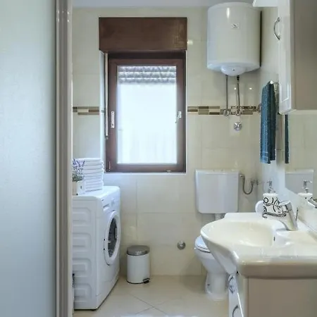 In Kastel Novi With Terrace, Air Conditioning, Wifi, Washing Machine 5104-2 Apartamento Kaštela