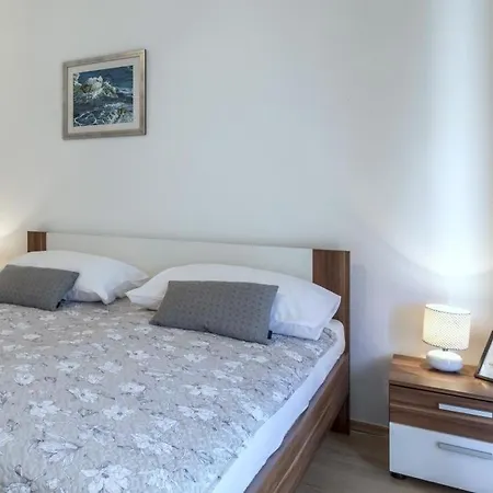 In Kastel Novi With Terrace, Air Conditioning, Wifi, Washing Machine 5104-2 Kaštela