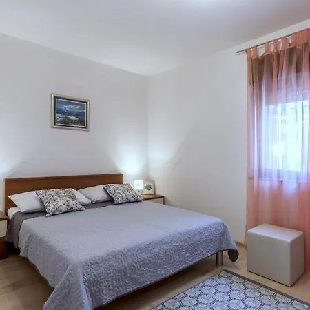 In Kastel Novi With Terrace, Air Conditioning, Wifi, Washing Machine 5104-2 Apartamento Kaštela