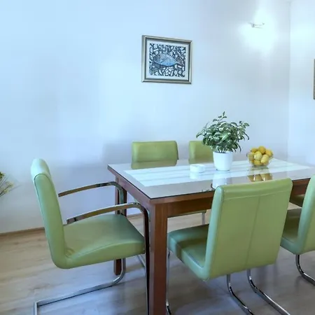 In Kastel Novi With Terrace, Air Conditioning, Wifi, Washing Machine 5104-2 Kaštela