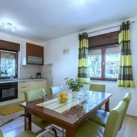 In Kastel Novi With Terrace, Air Conditioning, Wifi, Washing Machine 5104-2 Apartamento Kaštela