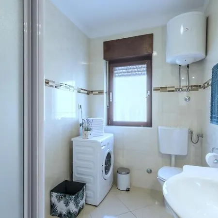 In Kastel Novi With Terrace, Air Conditioning, Wifi, Washing Machine 5104-2 Apartamento Kaštela